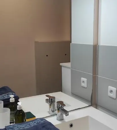 Grand 2 Avec Terrasse Apartament *