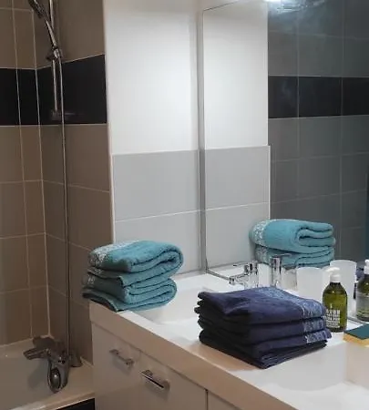 Grand 2 Avec Terrasse Apartment *